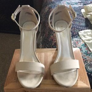 Bamboo high heels cream/tan color
